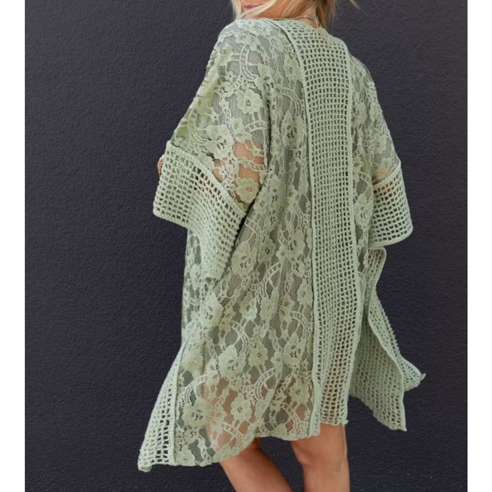 BREEZY FLORAL LACE KIMONO - Picture 3 of 12